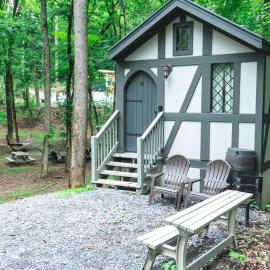 Tiny Home Cottage Near the Smokies #4 Stella, hotel en Sevierville