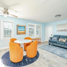 Steps to Sand Updated Bouchee Beachy Condo Deck Parking, hotelli kohteessa Brigantine