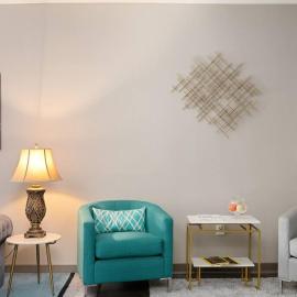 DT Charm Apt with Pool,Gym,Wine,WKSpace, Free Parking, Hotel in Charlotte