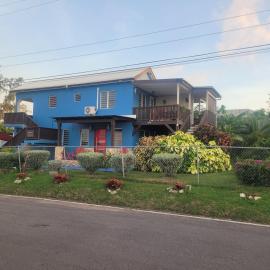 Silverbuttons Apartments & Eats, Hotel in Dickenson Bay