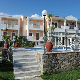 Apollon (ex. Albatros) – hotel w mieście Plomari
