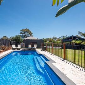 Waterfall Gully Retreat with Gas heated Pool