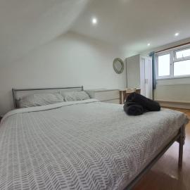 Eastwood Rooms, hotel in Goodmayes