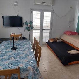 CASA CON PILETA Y COCHERa