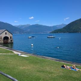 La Maison Des Lions APPARTAMENTI VACANZE accesso diretto alla spiaggia località Amore, hotel a Cannobio