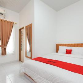 RedDoorz Plus Syariah near Mall Boemi Kedaton Lampung, hotel en Kedaton