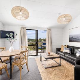 Paihia Coastal 2 Bedroom Cottages, hotel di Haruru