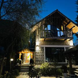 Utopia Hostel Dharamkot Mcleodganj、マクロード・ガンジのホテル