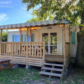 Angicourt에 위치한 호텔 Mobil-home 3 chambres