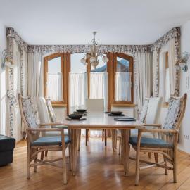 Alpenvilla Large Family Apartment - by Familiaris- Pools 500 meters