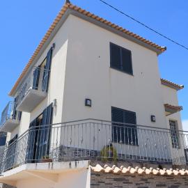 Maison avec vue exceptionnelle sur l'océan - 5 mn du centre ville, hotel in Santa Cruz