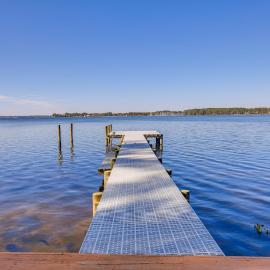 New Bern Home w/ Direct Access to Neuse River, Hotel in New Bern