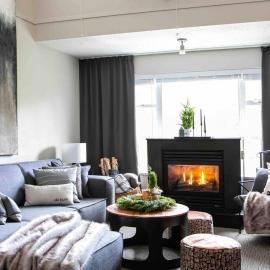 The Eden Whistler - Luxury 2 BDRM Ski in / Ski out, hotel in Whistler