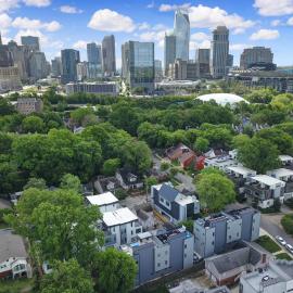 906 Westbrook B City Views Rooftop Hot Tub and Short Walk to Stadium, hotell i Charlotte