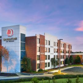 DoubleTree by Hilton Rocky Mount، فندق في روكي ماونت