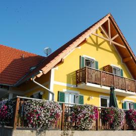 Weingut-Gästehaus Birnstingl, hotel in Gamlitz