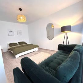93qm-4 Rooms-WiFi-City Centre, hotel u gradu Kasel