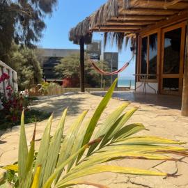 Lobitos Eco Lodge, hotel i Lobitos