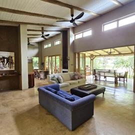Tchagra House, hotel in Hluhluwe