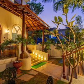 ELIVAAS Signature 4 BHK with Pvt Pool & Media Room - Samukha by Aranayam