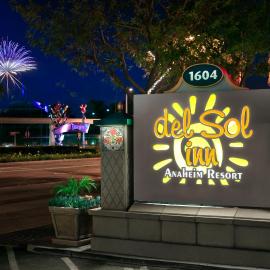 Del Sol Inn Anaheim، فندق في أنهايم