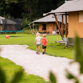 Glamping de Bosweide, khách sạn ở Alphen