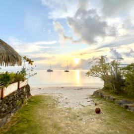 Meri Lodge Huahine XXThe Bee HouseXX, hotel em Fare