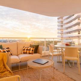 Gran Canet 2BR! Walk to Beach, Sea View, Sauna & Gym, hotel a Canet d'en Berenguer