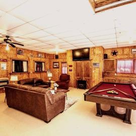 Barn-dominum under a canopy of trees 3 beds, hotell sihtkohas Pottsboro