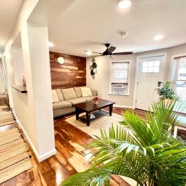 Ultra Modern - Entire 3 Bedroom Apartment - 5 min walk to the Beach