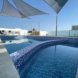 Bareeq Luxury House with Two Private Pools - Barka, hotell i Barka