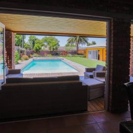 Garten Wohnung mit Pool, 2 Schlafzimmer