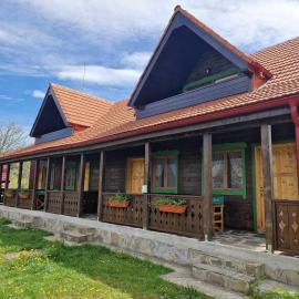 Alpine Escape Studios, hotel en Măgura