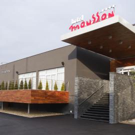 Hotel Mousson: Michalovce şehrinde bir otel