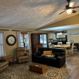 Lakeside Getaway with Hot Tub, hotel in Gaylord