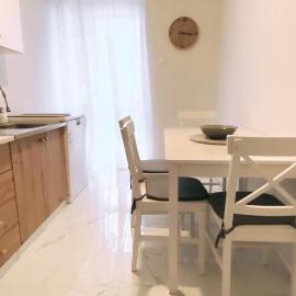 Apartman Colapis- Netflix, self check in, free parking, premium location!, hotel in Karlovac
