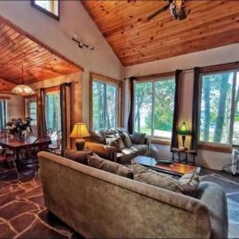 Waterfront Cottage in Lion's Head, hotel a Stokes Bay