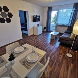 Cozy & Spacious Apartment with Balcony