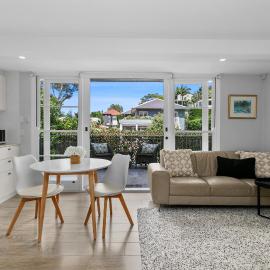 Balmoral Cabana - large terrace & 150m to beach โรงแรมในซิดนีย์