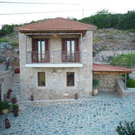 Villa Agia Sofia ένα υπέροχο καταφύγιο στο βουνό، فندق في Ayía Sofía