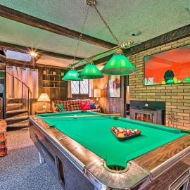 North Creek Chalet w/ Fire Pit Near Gore Mountain!, hotel a North Creek