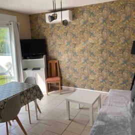 Maison avec terrasse et jardin à 600m de la plage, hotel in Berck-sur-Mer