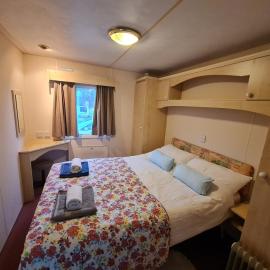 BLUE BIRD HOLIDAY HOME، فندق في دورهام