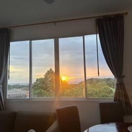 2 Bedroom Seaview Apartment Lanta Sport Resort 305 – hotel w mieście Phra Ae beach