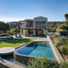 Beachfront Linum Escape Retreat with a Heated Pool