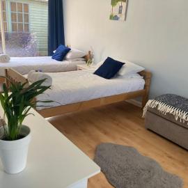 Bluebelle- Private room in family home- sleeps up to 5