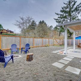 Westport Home w/ Hot Tub: 2 Blocks to Beach!, hotel in Westport