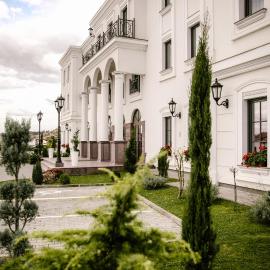 Apartments & rooms Beli Dvor, хотел в Чачак