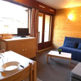 Charmant studio à 1er étage, 4 pers., balcon, salle fitness, park, ski, jacuzzi - St Lary Soulan - FR-1-457-252, hotel en Vignec