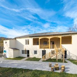 Cypress guesthouse, khách sạn ở Pokr Ayrum